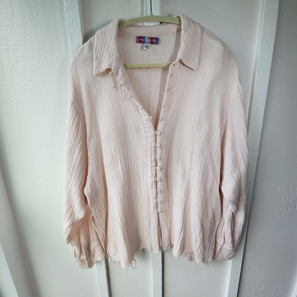 Urban Outfitters Uo Addison Button-front Blouse In Pink Frayed Hem Cropped Large
